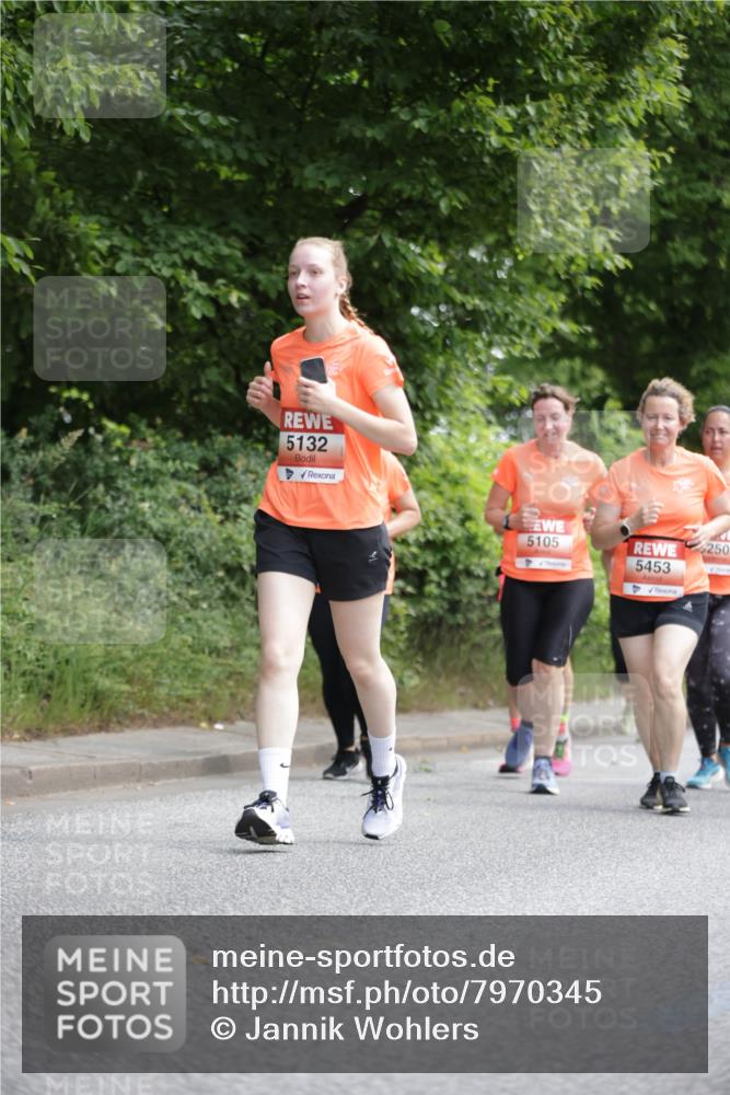 15.06.2025 - REWE Women's Run Jannik Wohlers http://msf.ph/oto/7970345 15.06.2025 10:05:24 Laufen 5132, 5105, 5453 meine-sportfotos.de