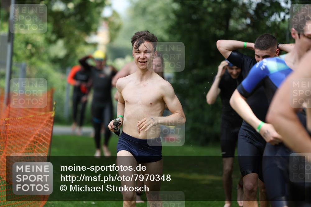 15.06.2025 - 7 Türme Triathlon Michael Strokosch http://msf.ph/oto/7970348 15.06.2025 12:57:51 Schwimmen 196, 704, 775, 837, 926, 942, 971, 989, 1004, 1010, 1054, 1069, 1101, 1121, 1157, 1186, 1193 meine-sportfotos.de