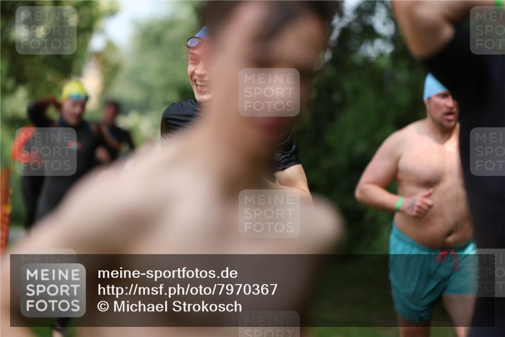 15.06.2025 - 7 Türme Triathlon Michael Strokosch http://msf.ph/oto/7970367 15.06.2025 12:57:53 Schwimmen 196, 704, 775, 837, 853, 926, 942, 971, 989, 1004, 1010, 1054, 1069, 1101, 1121, 1157, 1186, 1193 meine-sportfotos.de