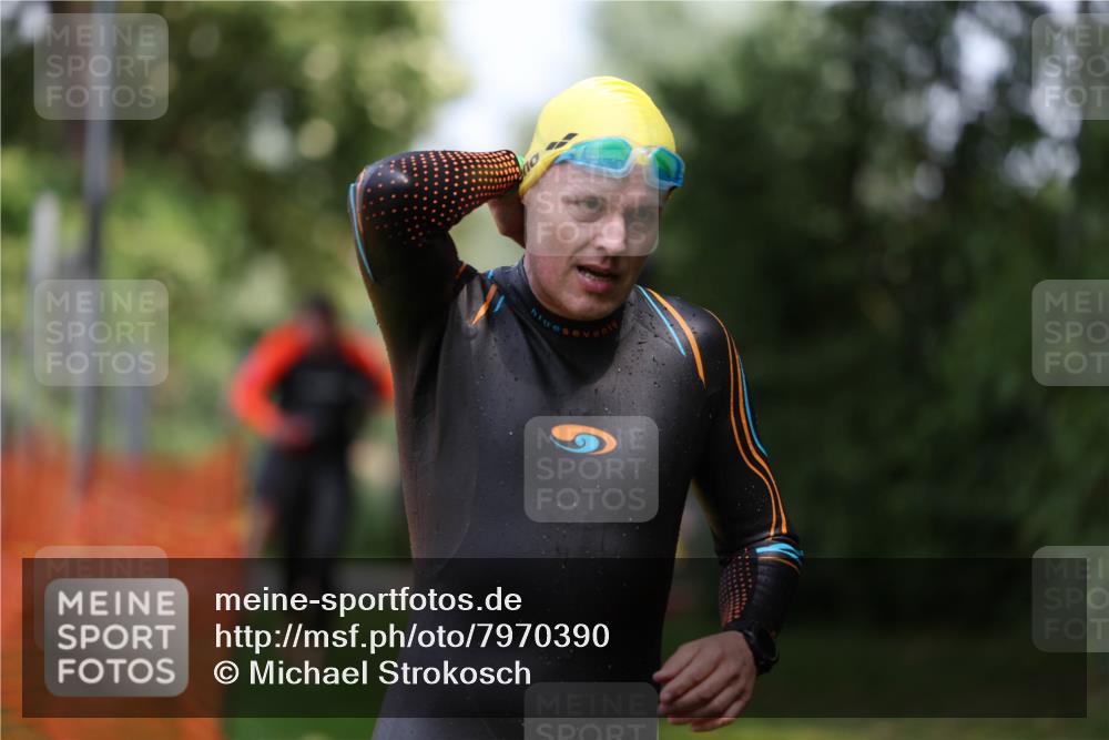 15.06.2025 - 7 Türme Triathlon Michael Strokosch http://msf.ph/oto/7970390 15.06.2025 12:57:56 Schwimmen 196, 704, 775, 837, 853, 926, 942, 956, 971, 989, 1004, 1010, 1052, 1054, 1069, 1101, 1127, 1141, 1157, 1162, 1186, 1193 meine-sportfotos.de
