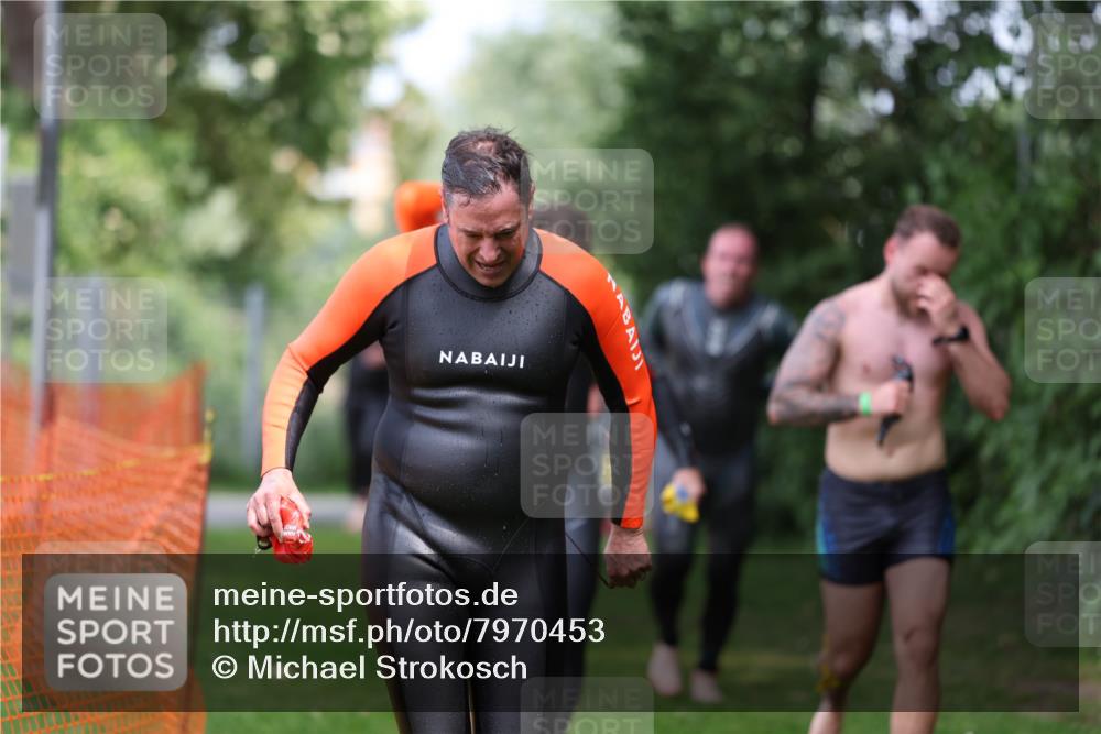 15.06.2025 - 7 Türme Triathlon Michael Strokosch http://msf.ph/oto/7970453 15.06.2025 12:58:03 Schwimmen 704, 717, 773, 775, 798, 853, 942, 956, 971, 974, 1004, 1010, 1052, 1054, 1069, 1106, 1127, 1141, 1162, 1186, 1193 meine-sportfotos.de