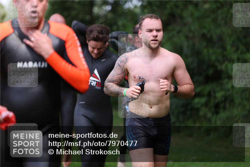 15.06.2025 - 7 Türme Triathlon Michael Strokosch http://msf.ph/oto/7970477 15.06.2025 12:58:04 Schwimmen 704, 717, 773, 775, 798, 853, 942, 956, 974, 1004, 1010, 1052, 1054, 1069, 1106, 1127, 1141, 1162, 1186, 1193 meine-sportfotos.de