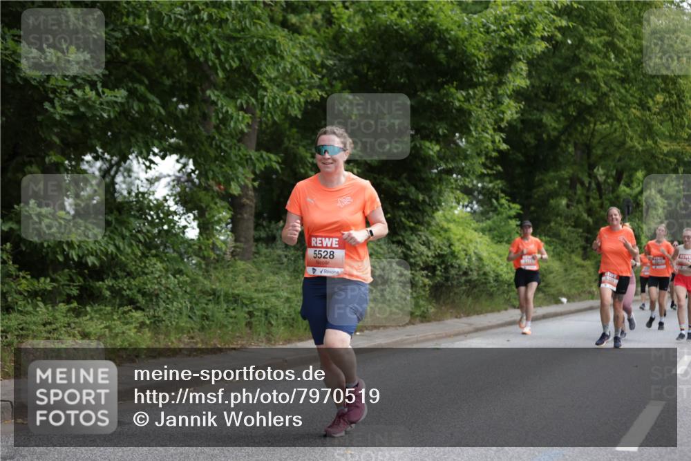 15.06.2025 - REWE Women's Run Jannik Wohlers http://msf.ph/oto/7970519 15.06.2025 10:05:34 Laufen 5528 meine-sportfotos.de