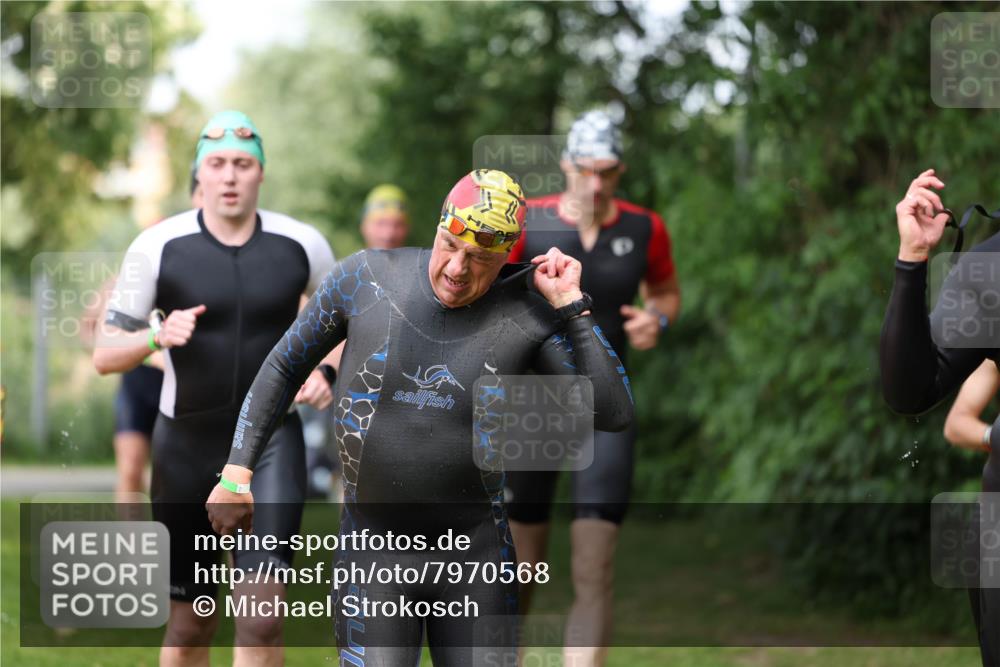 15.06.2025 - 7 Türme Triathlon Michael Strokosch http://msf.ph/oto/7970568 15.06.2025 12:58:14 Schwimmen 192, 704, 717, 773, 775, 795, 798, 815, 853, 935, 938, 956, 974, 1044, 1052, 1059, 1069, 1085, 1106, 1127, 1141, 1143, 1162, 1186, 1193 meine-sportfotos.de
