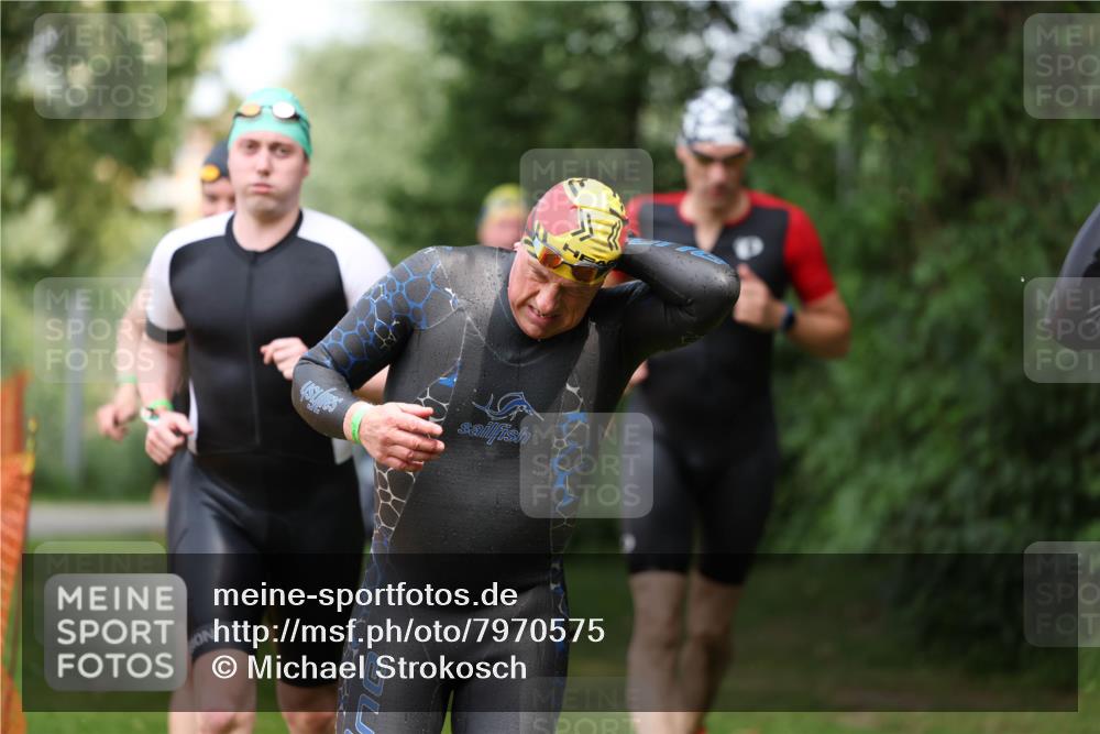 15.06.2025 - 7 Türme Triathlon Michael Strokosch http://msf.ph/oto/7970575 15.06.2025 12:58:14 Schwimmen 192, 704, 717, 773, 775, 795, 798, 815, 853, 935, 938, 956, 974, 1044, 1052, 1059, 1069, 1085, 1106, 1127, 1141, 1143, 1162, 1186, 1193 meine-sportfotos.de