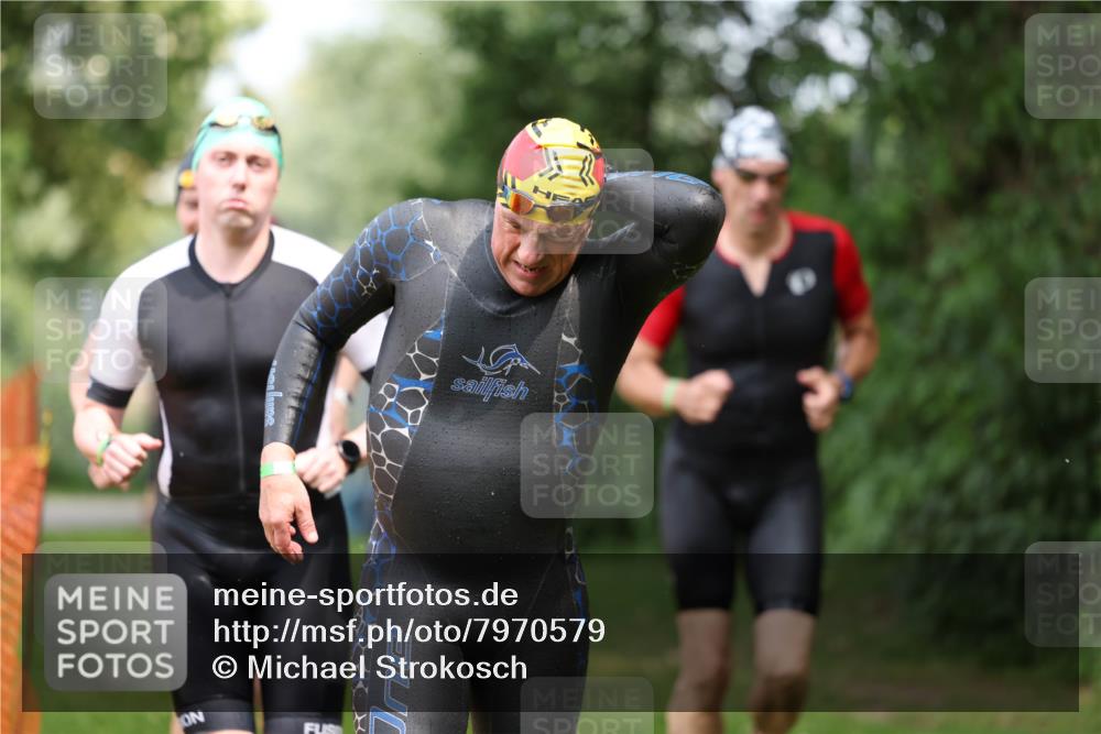 15.06.2025 - 7 Türme Triathlon Michael Strokosch http://msf.ph/oto/7970579 15.06.2025 12:58:15 Schwimmen 192, 704, 717, 773, 775, 794, 795, 798, 815, 853, 935, 938, 956, 974, 1044, 1052, 1059, 1069, 1085, 1106, 1127, 1141, 1143, 1162, 1186, 1187, 1193 meine-sportfotos.de