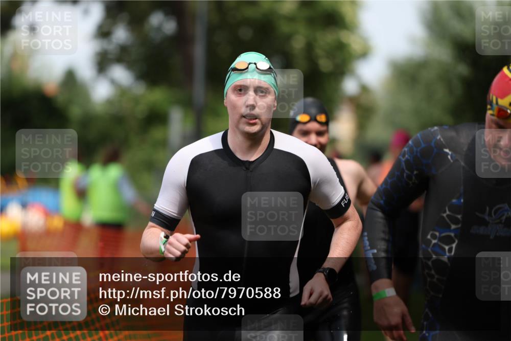 15.06.2025 - 7 Türme Triathlon Michael Strokosch http://msf.ph/oto/7970588 15.06.2025 12:58:15 Schwimmen 192, 704, 717, 773, 775, 794, 795, 798, 815, 853, 935, 938, 956, 974, 1044, 1052, 1059, 1069, 1085, 1106, 1127, 1141, 1143, 1162, 1186, 1187, 1193 meine-sportfotos.de