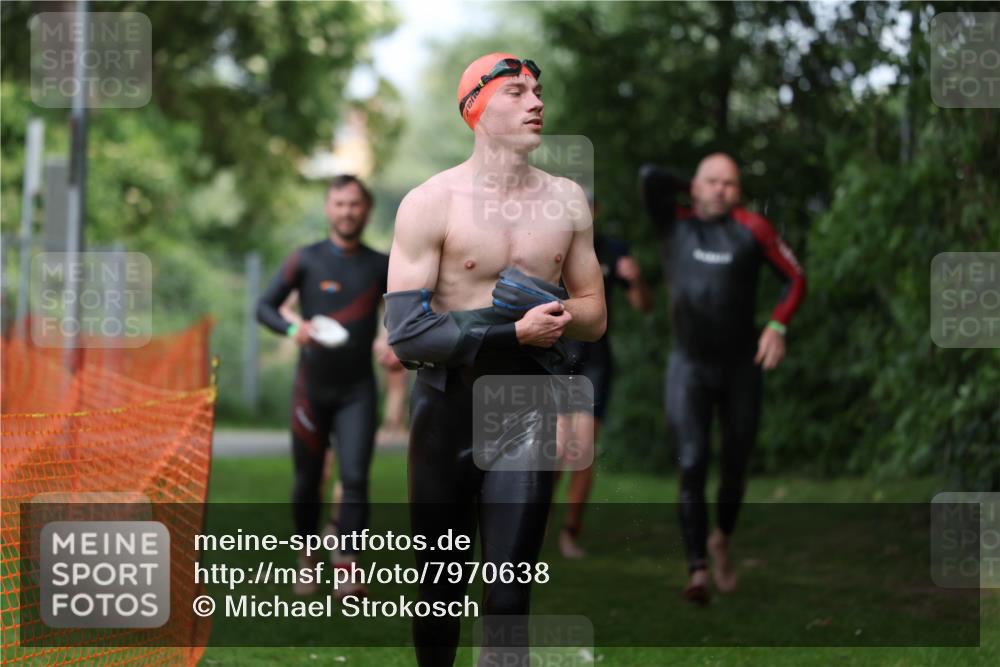 15.06.2025 - 7 Türme Triathlon Michael Strokosch http://msf.ph/oto/7970638 15.06.2025 12:58:22 Schwimmen 192, 717, 739, 773, 794, 795, 798, 807, 815, 832, 853, 899, 935, 938, 956, 974, 1007, 1044, 1052, 1059, 1085, 1102, 1106, 1127, 1141, 1143, 1146, 1162, 1180, 1187 meine-sportfotos.de
