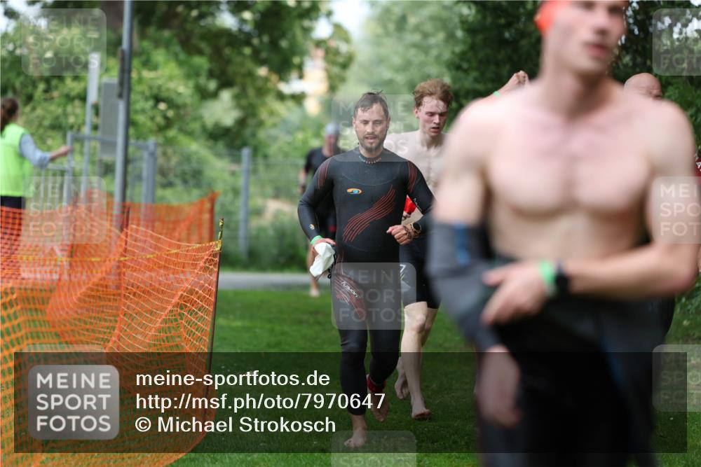 15.06.2025 - 7 Türme Triathlon Michael Strokosch http://msf.ph/oto/7970647 15.06.2025 12:58:23 Schwimmen 192, 717, 739, 773, 794, 795, 798, 807, 815, 832, 853, 899, 935, 938, 956, 974, 1007, 1044, 1052, 1059, 1085, 1102, 1106, 1127, 1141, 1143, 1146, 1162, 1180, 1187 meine-sportfotos.de