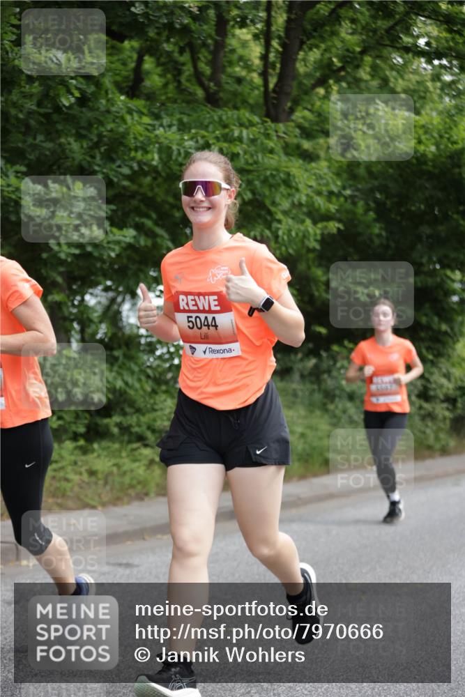 15.06.2025 - REWE Women's Run Jannik Wohlers http://msf.ph/oto/7970666 15.06.2025 10:05:46 Laufen 5044, 6697 meine-sportfotos.de