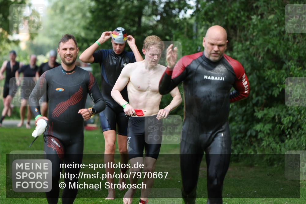 15.06.2025 - 7 Türme Triathlon Michael Strokosch http://msf.ph/oto/7970667 15.06.2025 12:58:24 Schwimmen 192, 717, 739, 773, 794, 795, 798, 807, 815, 832, 899, 935, 938, 956, 974, 1007, 1044, 1052, 1059, 1085, 1102, 1106, 1127, 1141, 1143, 1146, 1162, 1180, 1187 meine-sportfotos.de