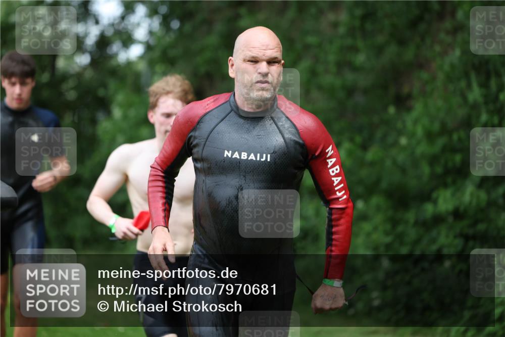15.06.2025 - 7 Türme Triathlon Michael Strokosch http://msf.ph/oto/7970681 15.06.2025 12:58:25 Schwimmen 192, 717, 739, 773, 794, 795, 798, 807, 815, 832, 899, 935, 938, 974, 1007, 1044, 1052, 1059, 1085, 1102, 1106, 1127, 1141, 1143, 1146, 1162, 1180, 1187 meine-sportfotos.de