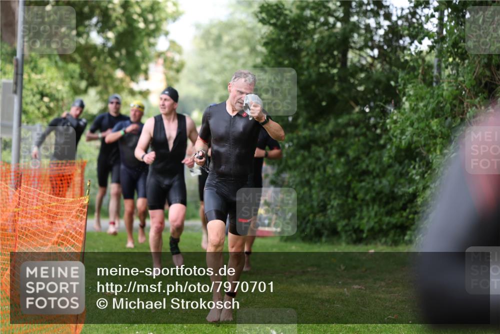 15.06.2025 - 7 Türme Triathlon Michael Strokosch http://msf.ph/oto/7970701 15.06.2025 12:58:28 Schwimmen 192, 717, 739, 773, 794, 795, 798, 807, 815, 832, 899, 935, 938, 1007, 1044, 1059, 1085, 1102, 1106, 1143, 1146, 1180, 1187 meine-sportfotos.de