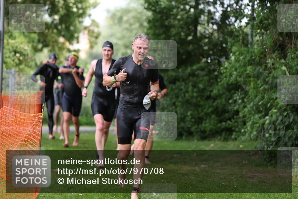 15.06.2025 - 7 Türme Triathlon Michael Strokosch http://msf.ph/oto/7970708 15.06.2025 12:58:28 Schwimmen 192, 717, 739, 773, 794, 795, 798, 807, 815, 832, 899, 935, 938, 1007, 1044, 1059, 1085, 1102, 1106, 1143, 1146, 1180, 1187 meine-sportfotos.de