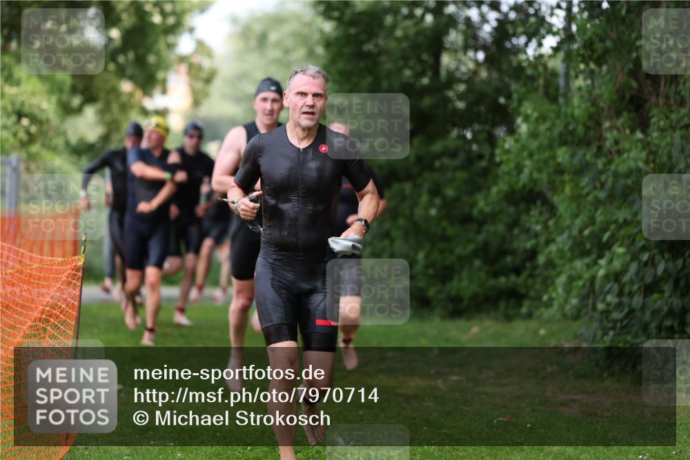 15.06.2025 - 7 Türme Triathlon Michael Strokosch http://msf.ph/oto/7970714 15.06.2025 12:58:29 Schwimmen 192, 717, 739, 773, 794, 795, 798, 807, 815, 832, 899, 935, 938, 1007, 1044, 1059, 1085, 1102, 1106, 1143, 1146, 1180, 1187 meine-sportfotos.de