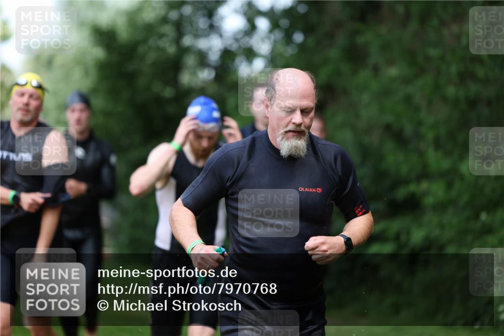 15.06.2025 - 7 Türme Triathlon Michael Strokosch http://msf.ph/oto/7970768 15.06.2025 12:58:33 Schwimmen 192, 739, 794, 795, 807, 815, 832, 884, 899, 935, 938, 1005, 1007, 1044, 1057, 1059, 1085, 1102, 1143, 1146, 1168, 1180, 1187 meine-sportfotos.de