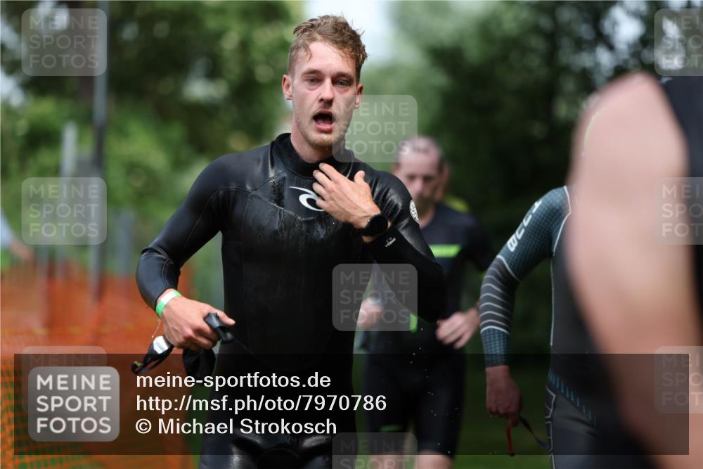 15.06.2025 - 7 Türme Triathlon Michael Strokosch http://msf.ph/oto/7970786 15.06.2025 12:58:35 Schwimmen 192, 739, 794, 795, 807, 815, 832, 884, 899, 935, 938, 1005, 1007, 1044, 1057, 1059, 1085, 1102, 1139, 1143, 1146, 1168, 1180, 1187 meine-sportfotos.de