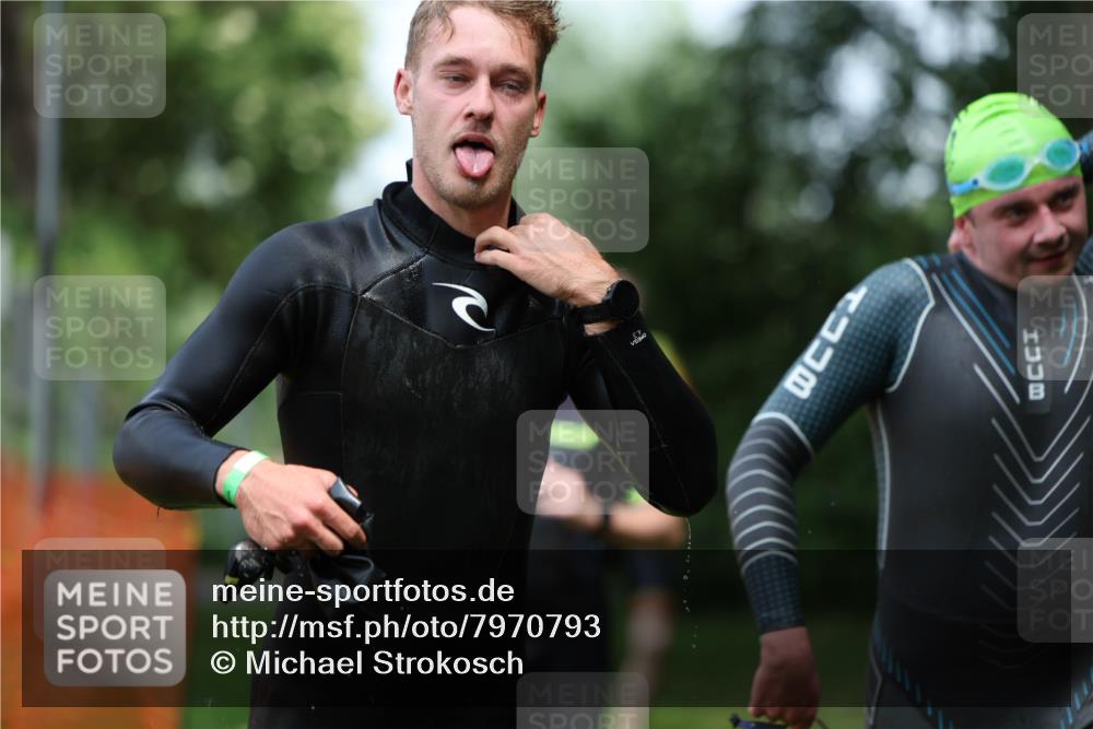 15.06.2025 - 7 Türme Triathlon Michael Strokosch http://msf.ph/oto/7970793 15.06.2025 12:58:36 Schwimmen 739, 794, 795, 807, 815, 832, 884, 899, 935, 938, 953, 1005, 1007, 1044, 1057, 1059, 1085, 1102, 1139, 1143, 1146, 1168, 1180, 1187 meine-sportfotos.de