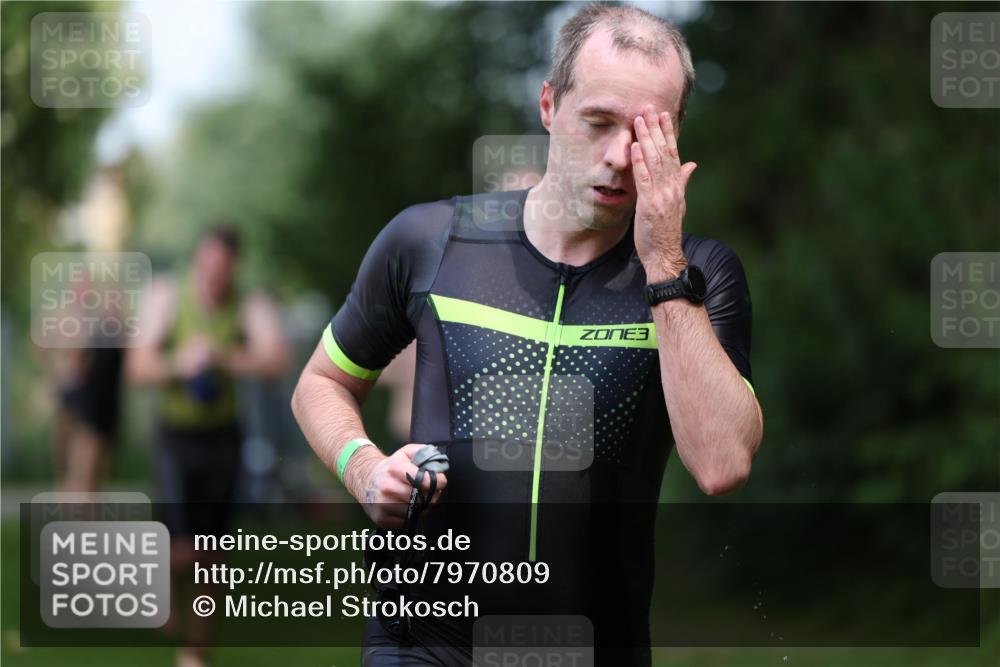 15.06.2025 - 7 Türme Triathlon Michael Strokosch http://msf.ph/oto/7970809 15.06.2025 12:58:37 Schwimmen 739, 794, 795, 807, 815, 832, 884, 899, 935, 938, 953, 1005, 1007, 1044, 1057, 1059, 1102, 1139, 1143, 1146, 1168, 1180, 1187 meine-sportfotos.de