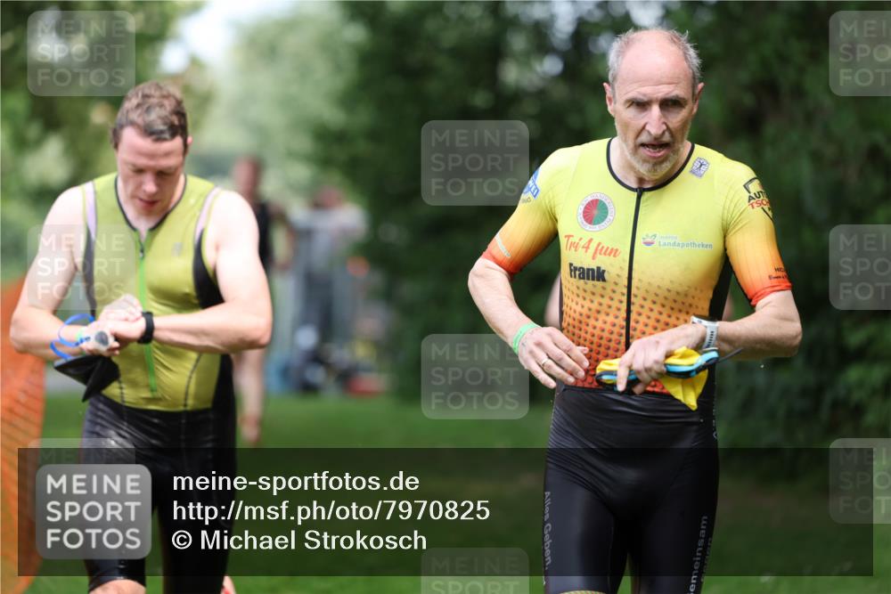 15.06.2025 - 7 Türme Triathlon Michael Strokosch http://msf.ph/oto/7970825 15.06.2025 12:58:39 Schwimmen 739, 794, 807, 815, 826, 832, 884, 899, 935, 938, 953, 1005, 1007, 1044, 1057, 1059, 1102, 1134, 1139, 1143, 1146, 1168, 1180, 1187 meine-sportfotos.de