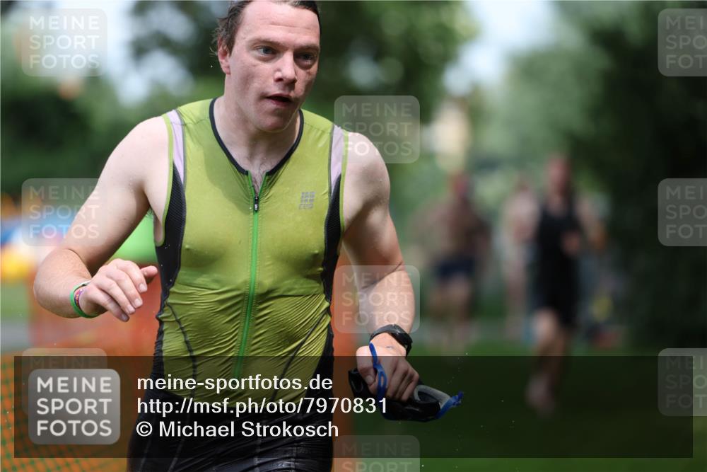 15.06.2025 - 7 Türme Triathlon Michael Strokosch http://msf.ph/oto/7970831 15.06.2025 12:58:40 Schwimmen 739, 794, 807, 815, 826, 832, 884, 899, 935, 938, 953, 1005, 1007, 1044, 1057, 1059, 1102, 1134, 1139, 1143, 1146, 1168, 1180, 1187 meine-sportfotos.de