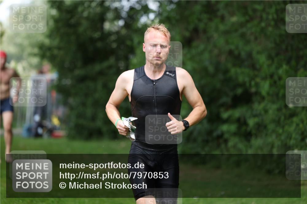 15.06.2025 - 7 Türme Triathlon Michael Strokosch http://msf.ph/oto/7970853 15.06.2025 12:58:42 Schwimmen 739, 794, 807, 826, 832, 884, 899, 935, 953, 1005, 1007, 1044, 1057, 1102, 1134, 1139, 1143, 1146, 1168, 1180, 1187 meine-sportfotos.de