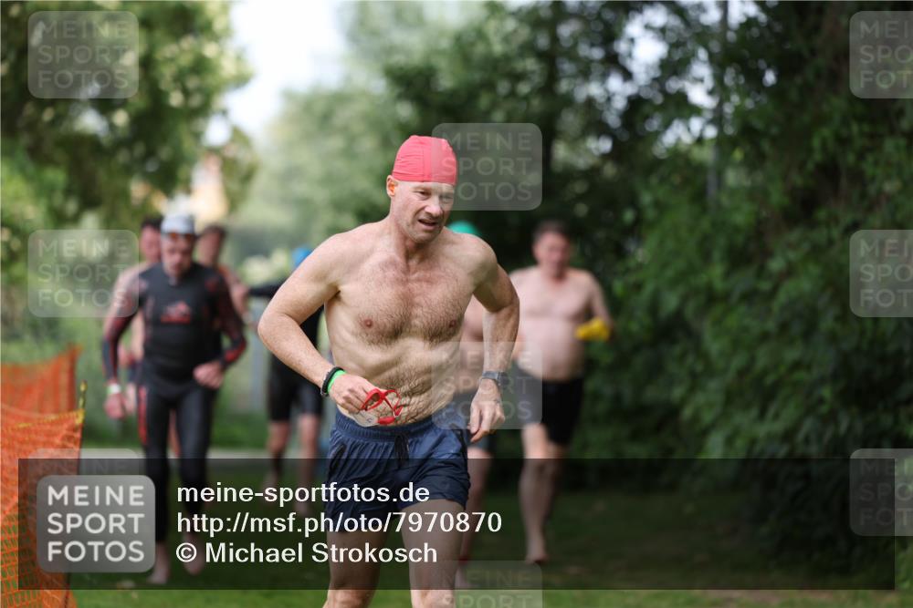 15.06.2025 - 7 Türme Triathlon Michael Strokosch http://msf.ph/oto/7970870 15.06.2025 12:58:47 Schwimmen 194, 739, 826, 832, 845, 860, 884, 899, 953, 1005, 1007, 1057, 1134, 1139, 1146, 1168, 1180 meine-sportfotos.de