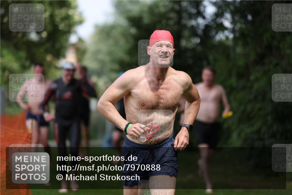 15.06.2025 - 7 Türme Triathlon Michael Strokosch http://msf.ph/oto/7970888 15.06.2025 12:58:48 Schwimmen 194, 739, 826, 832, 845, 860, 884, 899, 953, 1005, 1007, 1057, 1134, 1139, 1168, 1180 meine-sportfotos.de