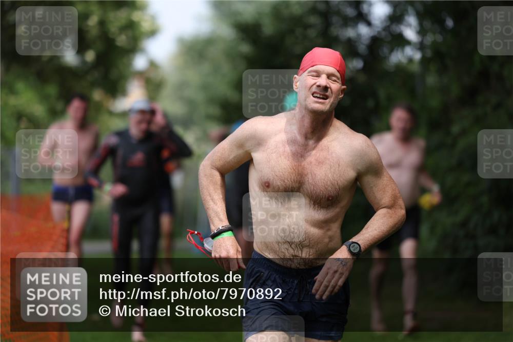 15.06.2025 - 7 Türme Triathlon Michael Strokosch http://msf.ph/oto/7970892 15.06.2025 12:58:48 Schwimmen 194, 739, 826, 832, 845, 860, 884, 899, 953, 1005, 1007, 1057, 1134, 1139, 1168, 1180 meine-sportfotos.de