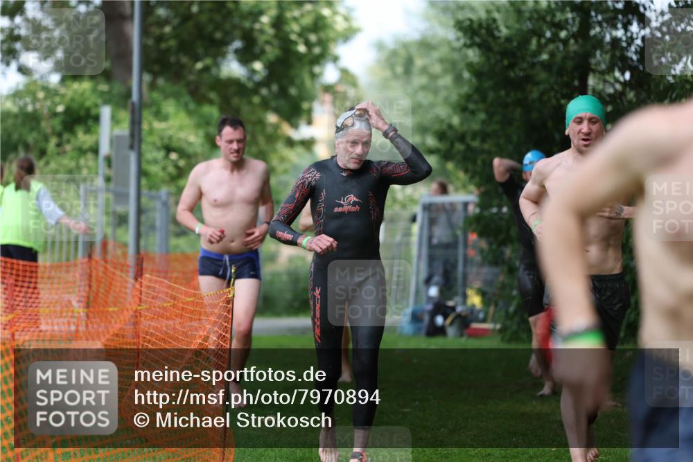 15.06.2025 - 7 Türme Triathlon Michael Strokosch http://msf.ph/oto/7970894 15.06.2025 12:58:49 Schwimmen 194, 739, 826, 845, 860, 884, 953, 1005, 1007, 1057, 1066, 1134, 1139, 1168, 1180 meine-sportfotos.de