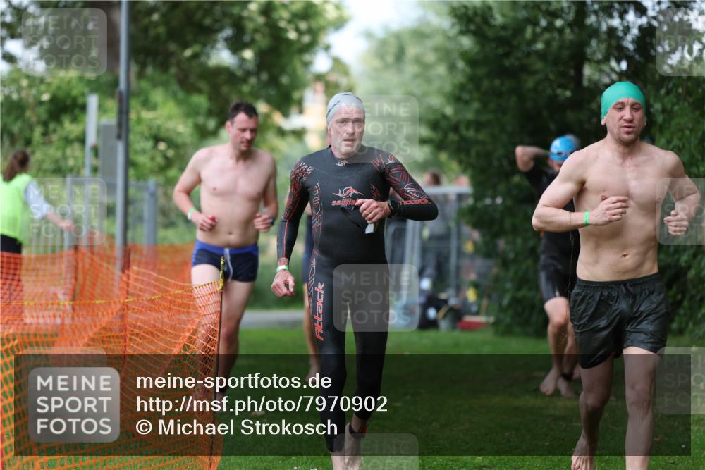 15.06.2025 - 7 Türme Triathlon Michael Strokosch http://msf.ph/oto/7970902 15.06.2025 12:58:49 Schwimmen 194, 739, 826, 845, 860, 884, 953, 1005, 1007, 1057, 1066, 1134, 1139, 1168, 1180 meine-sportfotos.de