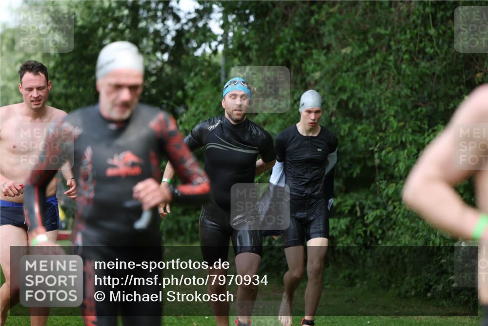 15.06.2025 - 7 Türme Triathlon Michael Strokosch http://msf.ph/oto/7970934 15.06.2025 12:58:52 Schwimmen 194, 826, 845, 860, 884, 953, 1005, 1007, 1057, 1066, 1134, 1139, 1154, 1168 meine-sportfotos.de