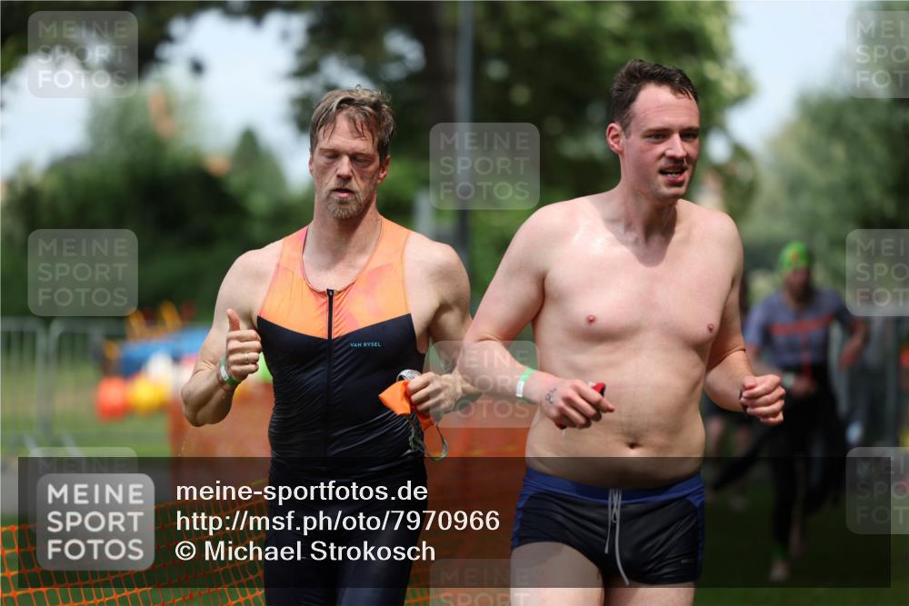 15.06.2025 - 7 Türme Triathlon Michael Strokosch http://msf.ph/oto/7970966 15.06.2025 12:58:54 Schwimmen 194, 826, 845, 860, 884, 953, 1005, 1057, 1066, 1134, 1139, 1154, 1168 meine-sportfotos.de