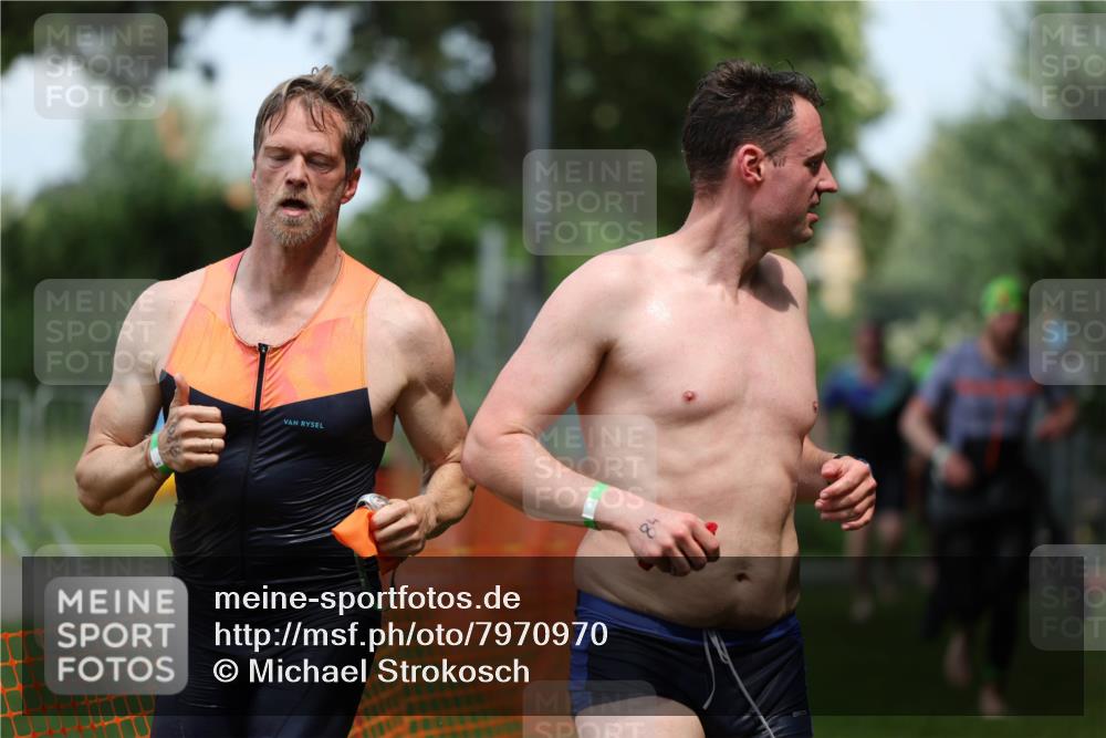 15.06.2025 - 7 Türme Triathlon Michael Strokosch http://msf.ph/oto/7970970 15.06.2025 12:58:54 Schwimmen 194, 826, 845, 860, 884, 953, 1005, 1057, 1066, 1134, 1139, 1154, 1168 meine-sportfotos.de