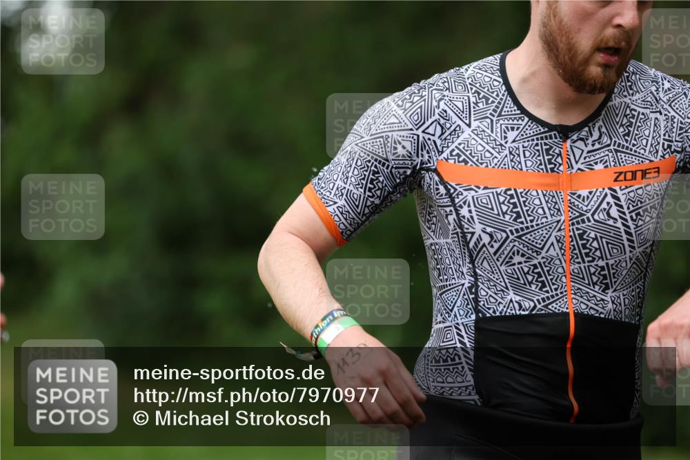 15.06.2025 - 7 Türme Triathlon Michael Strokosch http://msf.ph/oto/7970977 15.06.2025 12:58:58 Schwimmen 194, 754, 816, 826, 845, 860, 884, 953, 1005, 1057, 1066, 1134, 1139, 1154, 1168 meine-sportfotos.de