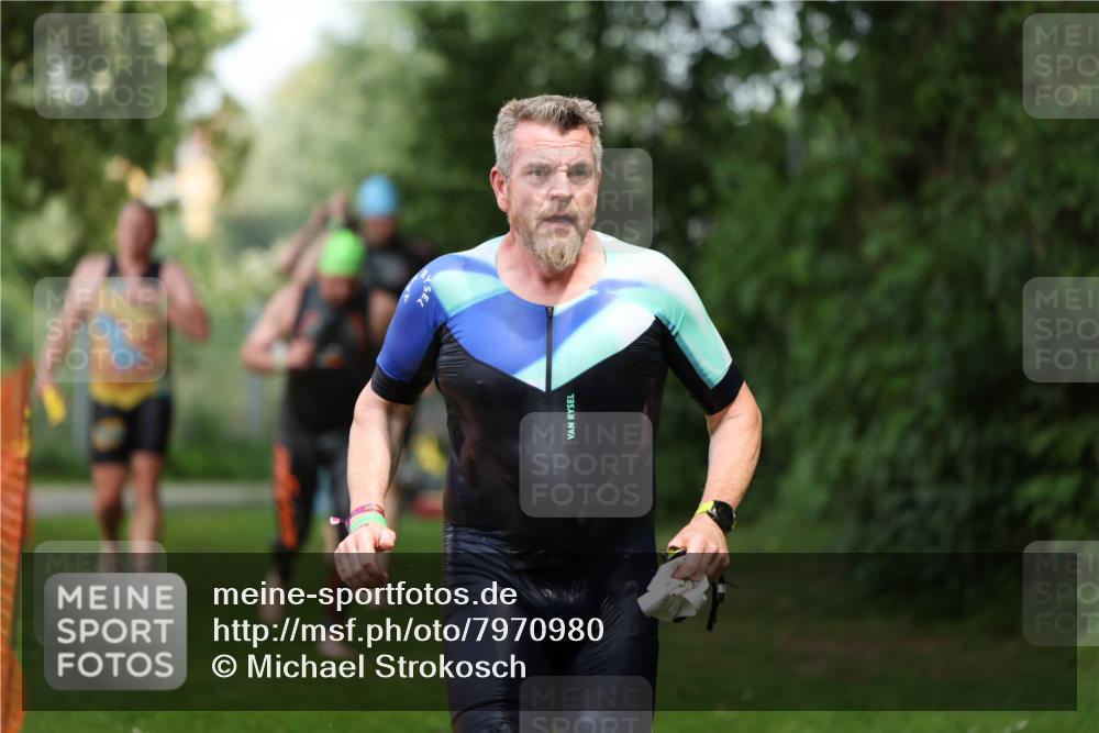 15.06.2025 - 7 Türme Triathlon Michael Strokosch http://msf.ph/oto/7970980 15.06.2025 12:59:01 Schwimmen 194, 754, 816, 826, 845, 860, 884, 953, 1005, 1057, 1063, 1066, 1134, 1139, 1154, 1168 meine-sportfotos.de