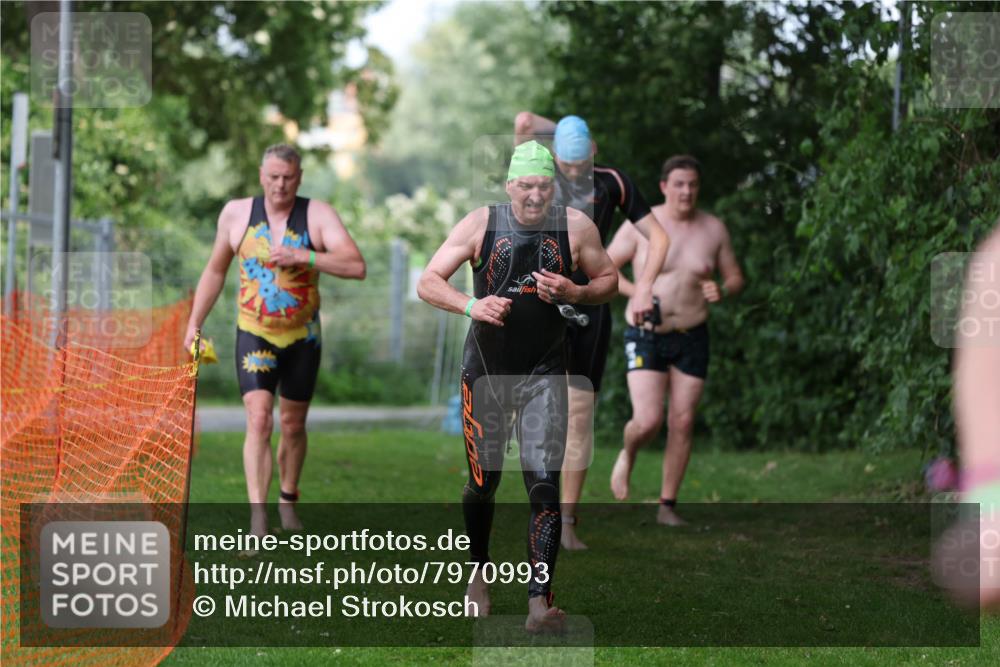 15.06.2025 - 7 Türme Triathlon Michael Strokosch http://msf.ph/oto/7970993 15.06.2025 12:59:02 Schwimmen 194, 754, 816, 826, 845, 860, 884, 953, 1005, 1057, 1063, 1066, 1134, 1139, 1154, 1168 meine-sportfotos.de