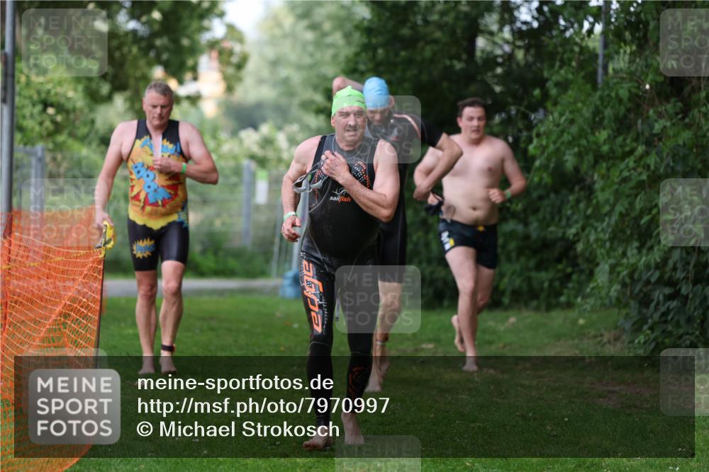 15.06.2025 - 7 Türme Triathlon Michael Strokosch http://msf.ph/oto/7970997 15.06.2025 12:59:03 Schwimmen 194, 754, 816, 826, 845, 860, 953, 1057, 1063, 1066, 1134, 1139, 1154, 1168 meine-sportfotos.de