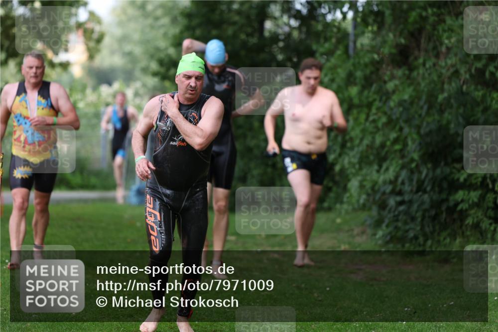 15.06.2025 - 7 Türme Triathlon Michael Strokosch http://msf.ph/oto/7971009 15.06.2025 12:59:03 Schwimmen 194, 754, 816, 826, 845, 860, 953, 1057, 1063, 1066, 1134, 1139, 1154, 1168 meine-sportfotos.de