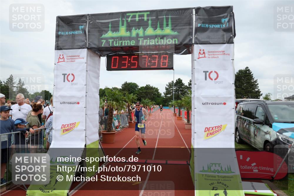 15.06.2025 - 7 Türme Triathlon Michael Strokosch http://msf.ph/oto/7971010 15.06.2025 13:57:38 Ziel 1077 meine-sportfotos.de
