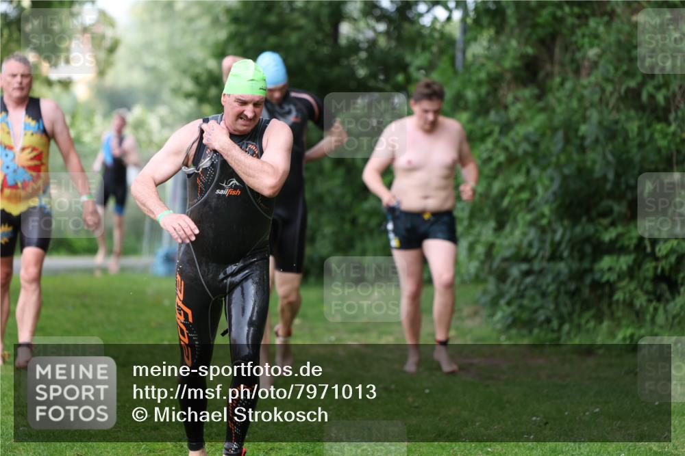 15.06.2025 - 7 Türme Triathlon Michael Strokosch http://msf.ph/oto/7971013 15.06.2025 12:59:03 Schwimmen 194, 754, 816, 826, 845, 860, 953, 1057, 1063, 1066, 1134, 1139, 1154, 1168 meine-sportfotos.de
