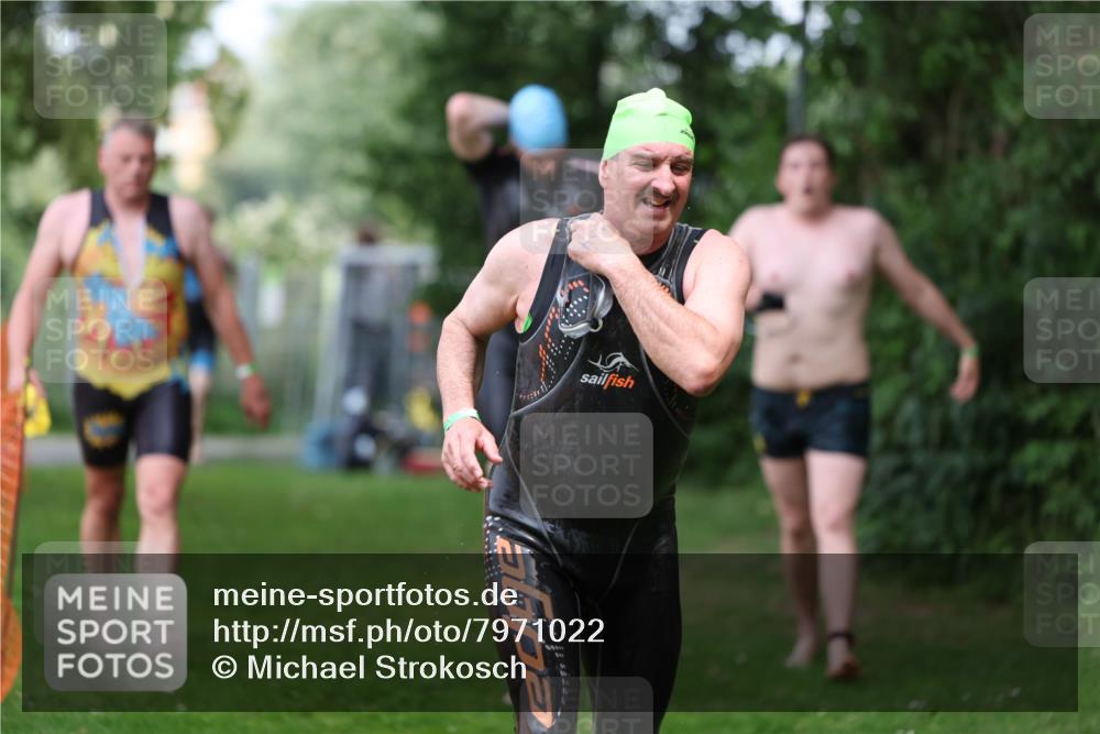 15.06.2025 - 7 Türme Triathlon Michael Strokosch http://msf.ph/oto/7971022 15.06.2025 12:59:04 Schwimmen 194, 754, 816, 826, 845, 860, 953, 1063, 1066, 1097, 1134, 1139, 1154 meine-sportfotos.de