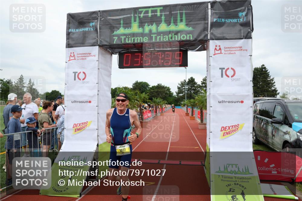 15.06.2025 - 7 Türme Triathlon Michael Strokosch http://msf.ph/oto/7971027 15.06.2025 13:57:39 Ziel 1077 meine-sportfotos.de