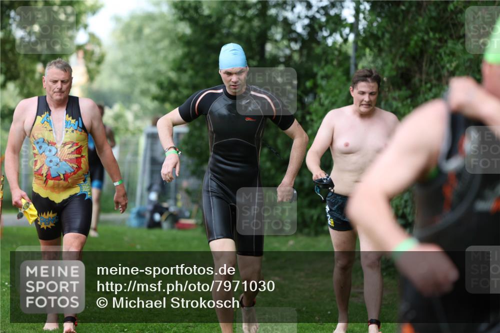15.06.2025 - 7 Türme Triathlon Michael Strokosch http://msf.ph/oto/7971030 15.06.2025 12:59:05 Schwimmen 194, 754, 816, 826, 845, 860, 953, 1063, 1066, 1097, 1134, 1154 meine-sportfotos.de