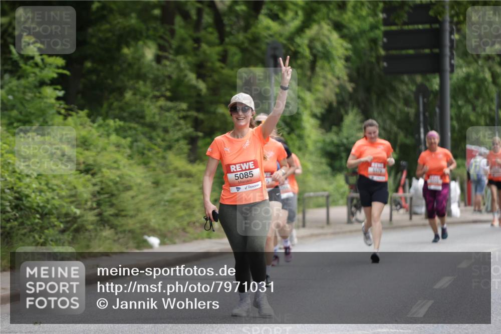 15.06.2025 - REWE Women's Run Jannik Wohlers http://msf.ph/oto/7971031 15.06.2025 10:06:13 Laufen 5085, 5676 meine-sportfotos.de