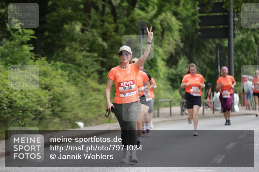 15.06.2025 - REWE Women's Run Jannik Wohlers http://msf.ph/oto/7971034 15.06.2025 10:06:14 Laufen 5085, 5676 meine-sportfotos.de