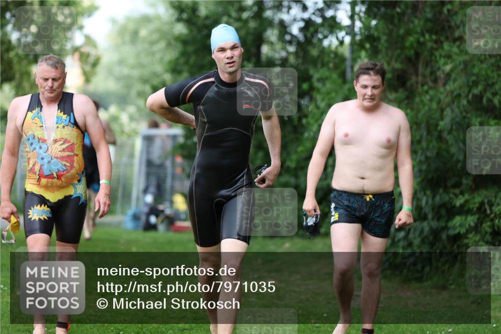 15.06.2025 - 7 Türme Triathlon Michael Strokosch http://msf.ph/oto/7971035 15.06.2025 12:59:06 Schwimmen 194, 754, 816, 826, 845, 860, 953, 1063, 1066, 1097, 1134, 1154 meine-sportfotos.de