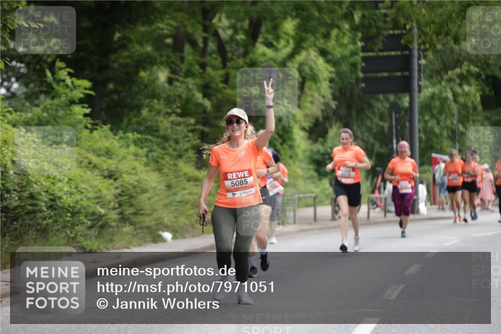 15.06.2025 - REWE Women's Run Jannik Wohlers http://msf.ph/oto/7971051 15.06.2025 10:06:14 Laufen 5085 meine-sportfotos.de