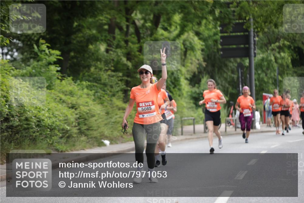 15.06.2025 - REWE Women's Run Jannik Wohlers http://msf.ph/oto/7971053 15.06.2025 10:06:14 Laufen 5085, 6679 meine-sportfotos.de