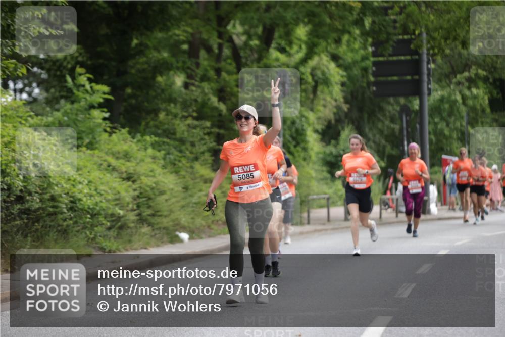 15.06.2025 - REWE Women's Run Jannik Wohlers http://msf.ph/oto/7971056 15.06.2025 10:06:14 Laufen 5085, 6679 meine-sportfotos.de